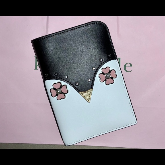 Kate Spade leather passport/ wallet - Picture 8 of 8